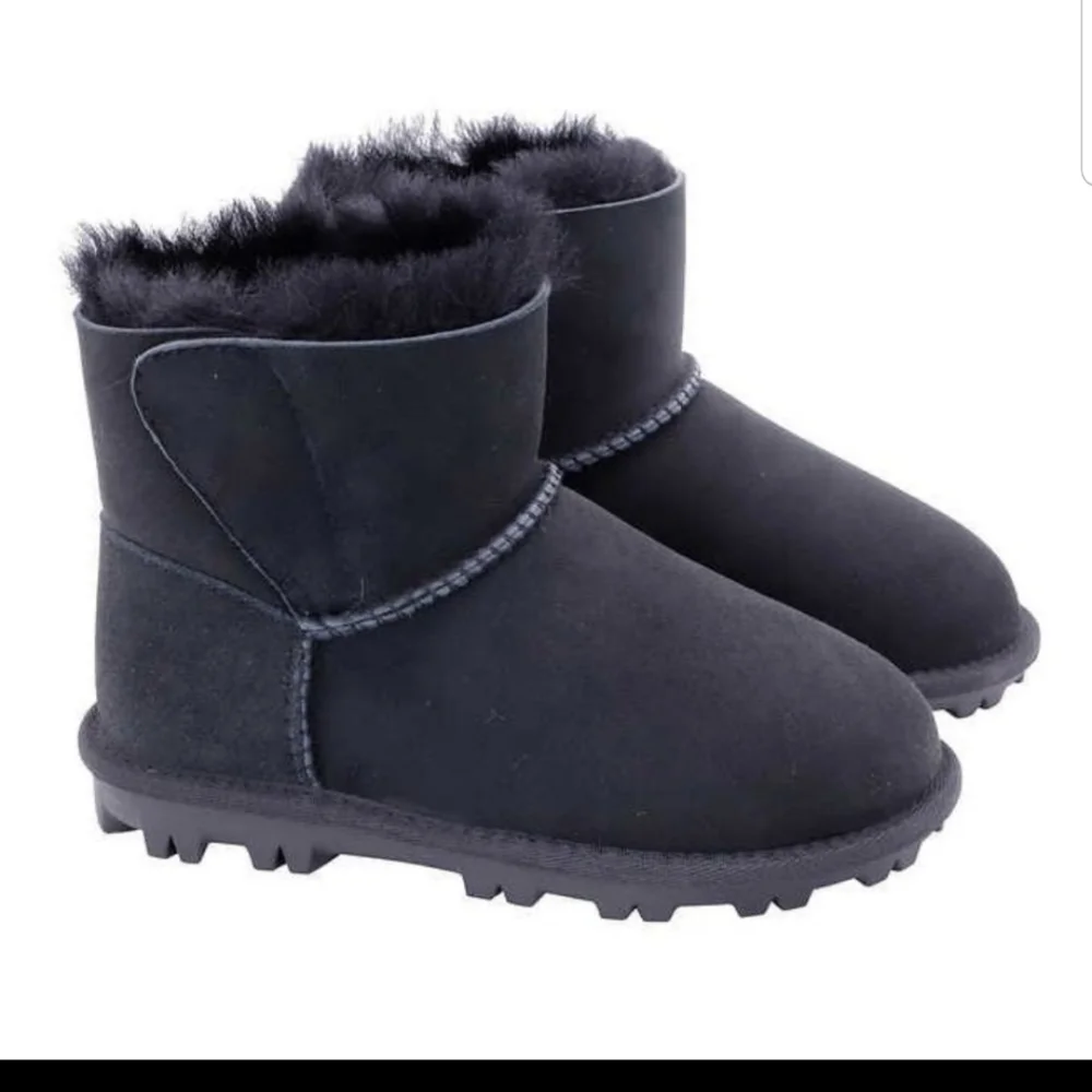 Kirkland Signature Kids Genuine sheepskin Shearling Boots  Nwt
